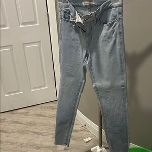 Levi's Women's Light Blue Shaping  Skinny Jeans